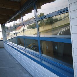 Façade-Tribunes du stade Biancotto à Conflans Sainte Honorine (78)