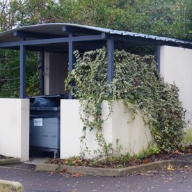 Abri pour poubelles